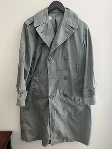 Vintage 70s US Army Raincoat Men's Small 34S Green Vietnam Military Trench Coat - Picture 1 of 13