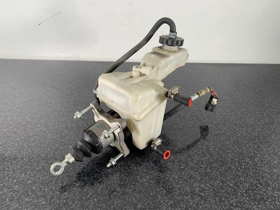 Conjunto de cilindro maestro de freno híbrido Ford Escape Mercury Mariner 2005-2008 2,3 L Foto 1 de 4