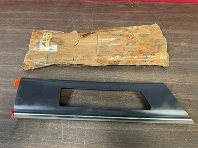 Ford Thunderbird 1984 1985 1986 guardabarros delantero derecho moldura nos 1025 Foto 1 de 4