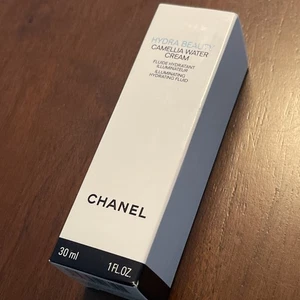 Chanel Hydra Beauty CREMA DE AGUA DE CAMELIA Líquido hidratante iluminador (1 oz.) - Imagen 1 de 4
