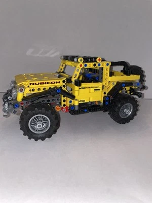 Lego Technic # 42122 Yellow Jeep Wrangler Rubicon 665 piece - 100% Complete - Image 1 of 4
