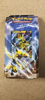 Pokemon TCG Themendeck Zeraora V HP Booster Sammelkarten Karten Spiel Neu - Bild 1 von 4