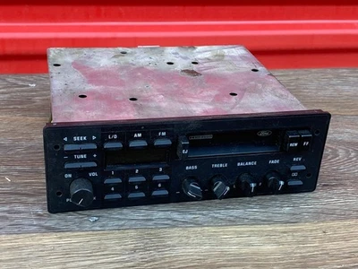 Reproductor de casete radio estéreo AM FM compatible con Ford Tempo/Topacio 88-94 Foto 1 de 4