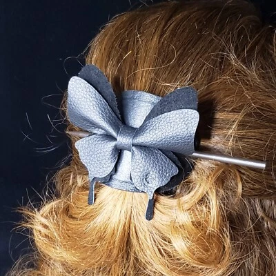 Cordón de pelo de cuero genuino negro con un palo Foto 1 de 3