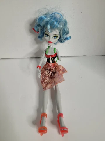 Monster High Doll Ghoulia Yelps Clothed Cover