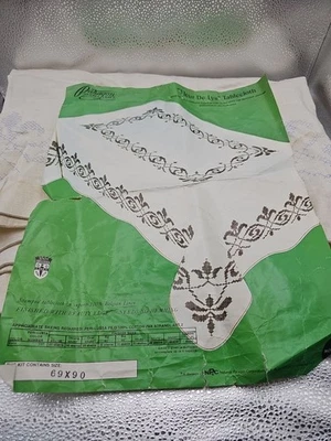 VTG Paragon Needlecraft  Embroidery Tablecloth Linen Kit # 0100 60x90  - Image 1 of 4