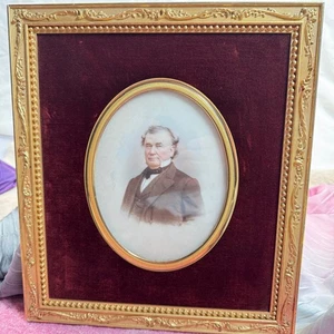 Antique Framed Oval Gentleman Portrait – Velvet Mat & Gilt Frame – Boston Label - Picture 1 of 6