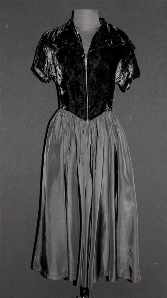 RARE VINTAGE EARLY 1950'S BLACK VELVET AND BLACK RAYON EVENING DRESS SIZE 6+ - Image 1 of 1
