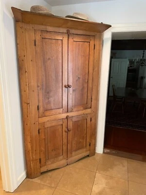 Armário de canto antigo Tennessee nogueira 1780s painel elevado porta cega - Imagem 1 de 4