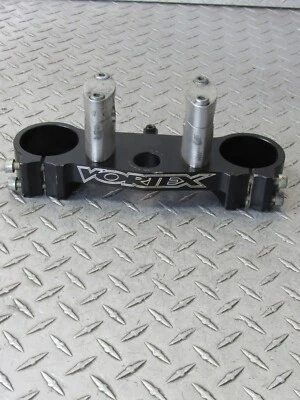 Kawasaki KX250N1 KX250F 250F 250 2004 04 Vortex abrazadera de árbol triple superior Foto 1 de 4