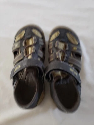 Zapatillas Teva NIÑOS JÓVENES TALLA 13 CIERRE CORREA BEIGE TOSTADO USADAS EN EXCELENTE ESTADO Foto 1 de 4