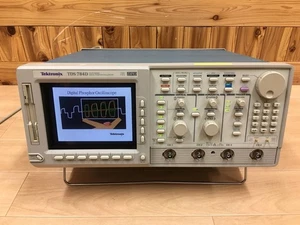 Tektronix TDS784D Four Channel Digital Phosphor Oscilloscope 1GHz 4GS/s - Picture 1 of 10