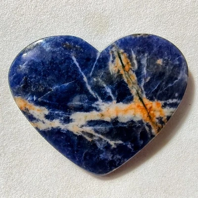 Piedra preciosa cabujón corazón sodalita natural 58 quilates para joyería 32,3 x 40,6 x 6,1 mm Foto 1 de 3