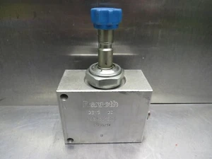 Rexroth R934001557 Valve - Picture 1 of 2