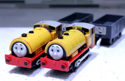 Thomas & Friends "BILL AND BEN" + Troublesome Trucks 1999 TrackMaster TOMY EUC! Cover