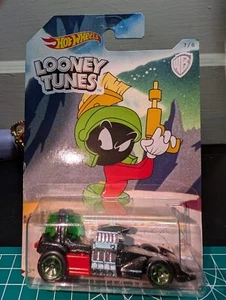 Hot Wheels Looney Tunes Marvin the Martian Bubble Gunner 2017 Brand New! - Picture 1 of 11