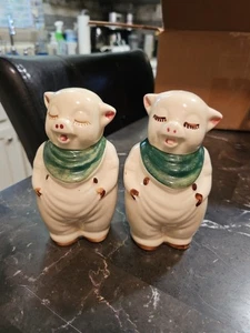 Vintage Shawnee 5” Winnie & Smiley Pig Salt & Pepper Shakers - Picture 1 of 4