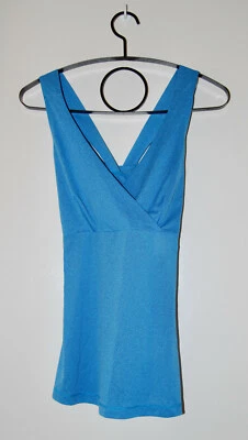 NUEVO CON ETIQUETAS Camiseta sin mangas Reebok para mujer azul a rayas Prendas moldeadoras Capa A talla S M Foto 1 de 4