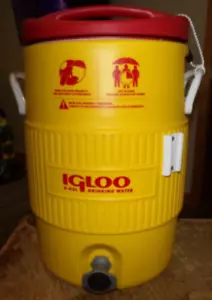 igloo #451 industrial 5 gallon plastic water cooler in the box new - Picture 1 of 8