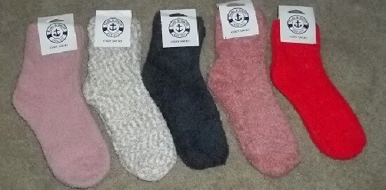 NUEVO CON ETIQUETAS 1 par de calcetines mullidos difusos 5 colores de Yacht & Smith Añadir precio de venta sugerido por el fabricante $.75 Envío Foto 1 de 1