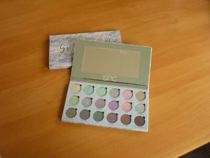 Simply Posh Cosmetics Snow angel oogschaduw palette eyeshadow - Afbeelding 1 van 4