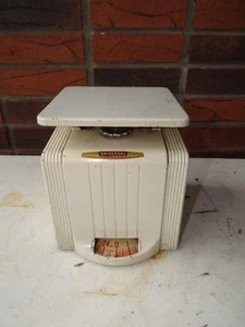 ANTIQUE UNIVERSAL SCALE WHITE 22 LBS 7" X 7" X 6" - Picture 1 of 8
