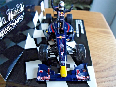 RBR Renault RB5 Winner Chinese GP  S. Vettel  Formel 1  Minichamps  1:43  OVP - Bild 1 von 4
