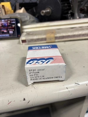 NEW Ametek 163147 Pressure Gauge 2-1/2" 0-200PSI 1/4" NPT LM P500K - Image 1 of 3