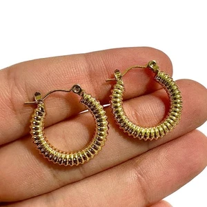 Gold Ribbed Hoop Earrings Women 18K Plated 304 Steel 22mm Lightweight Gift New - Picture 1 of 5