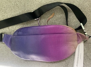 Riñonera Aimee Kestenberg Milán Cuero Isla Ombre Arco Iris Venta al por menor por $128 - Imagen 1 de 9