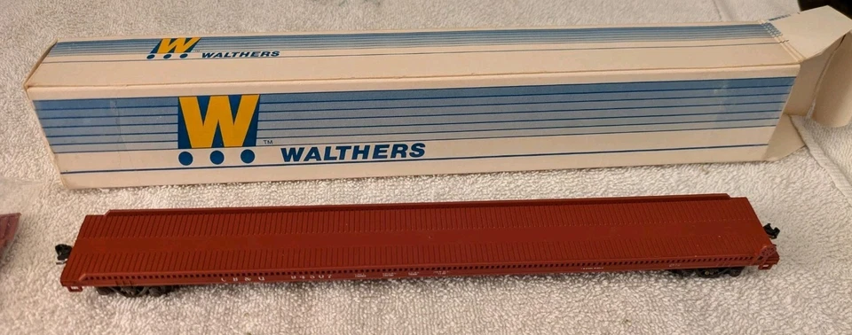 Walthers HO CB&Q 75' TOFC Flat Car Chicago Burlington & Quincy RR  - Image 1 of 4