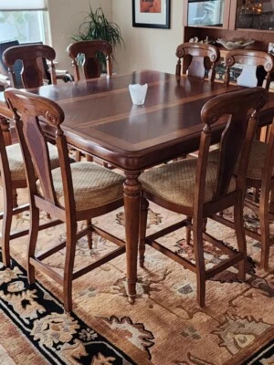 furniture used dining room tables and chairs plus hutch - Image 1 of 2