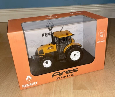 Universal Hobbies - Renault Ares 816 RZ Tractor - UH6729 - 1:32 Scale - Mint/New - Image 1 of 3