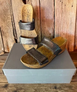 VIONIC Pepper Foil Gunmetal Gray Wedge Leather Adjustable Strap Sandals 8 - Picture 1 of 6
