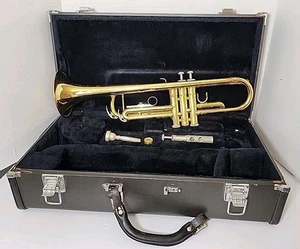 Yamaha YTR2335 Trumpet Made In Japan W/Case- Needs Work - Picture 1 of 23