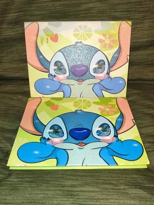 paleta de maquillaje inspirada en Lilo & Stitch.  - Image 1 of 3
