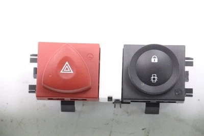 Interruptor de advertencia de peligro Renault MEGANE 2 KM 66173 - Imagen 1 de 3