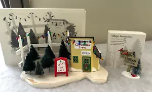 LOTE DE ACCESORIOS Y CARDENAL LETRERO DE ÁRBOL DE NAVIDAD Dept 56 Snow Village - Imagen 1 de 18