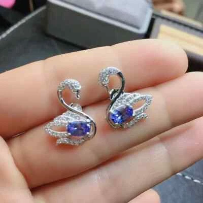 Aretes ovalados de zafiro simulado de 2 quilates enchapados en oro blanco de 14 k para mujer Foto 1 de 4