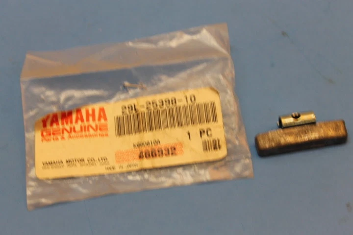 NOS YAMAHA PERNO FJ600 FZ09 BALANCEADOR DE RUEDAS 20G PIEZA # 5MT-25398-10-00 Foto 1 de 1
