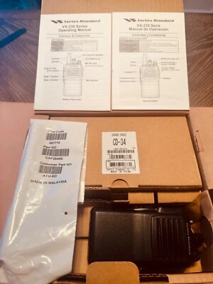 (NEW) Vertex VX-231-AG7B-5 UHF 450-512  MHz 16 Channel 5 Watt Portable Radio - Image 1 of 3