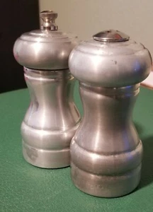 Salt & Pepper Wood Grinder USA Vintage Leeds Engineering Corp 4" - Picture 1 of 5