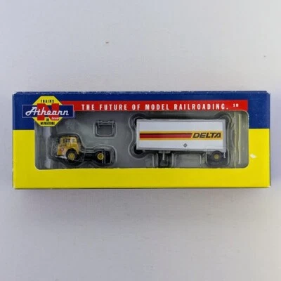 Athearn 10805 N Scale Delta Ford 'C' & 28' Wedge Trailer - Image 1 of 3