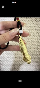 BRANDNEU WUNDERSCHÖN ECHT GELB KUPFER纯黄铜雕刻龙鱼钥匙串GESCHNITZTER SCHLÜSSELANHÄNGER "DRACHENFISCH" - Bild 1 von 2