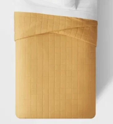 Colcha de microfibra Box Stitch - Pillowfort™ amarela tamanho duplo  - Imagem 1 de 4