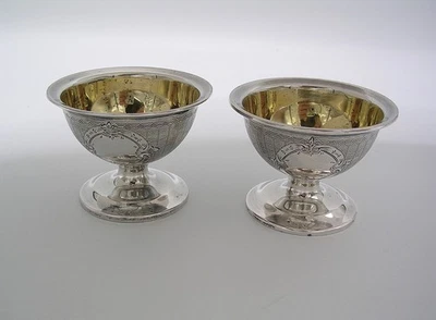 Par de salinas/bodegas de plata American Coin-motor-torneado-c.1850-sin mono Foto 1 de 4