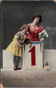 Postal coloreada en gel Mmother Daughter Happy Año Nuevo 1913 - Imagen 1 de 2