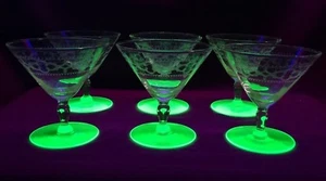 6 VINTAGE STEMMED SHERBET/COCKTAIL OPTIC GLASS GREEN VASELINE BASE NEEDLE ETCH - Picture 1 of 12