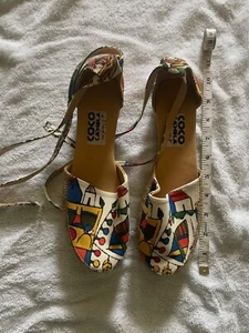Nuevo coco canela Fun sandalias planas multicolores con correa para el tobillo - Imagen 1 de 14