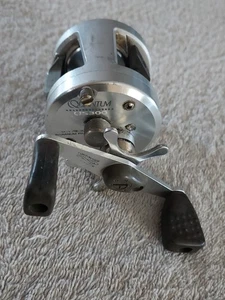 Carrete de baitcasting Quantum US300—Hecho en EE. UU. 🇺🇸 - Imagen 1 de 13